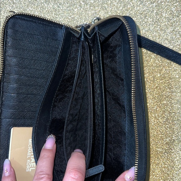 Used Michael Kors Black Saffiano Leather Continental Zip-Around Wristlet Wallet - Picture 12 of 16